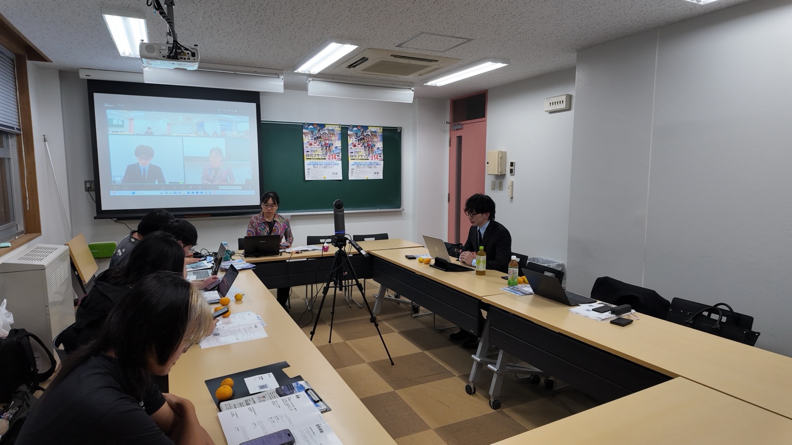 静岡大学で行った意見交換会の様子